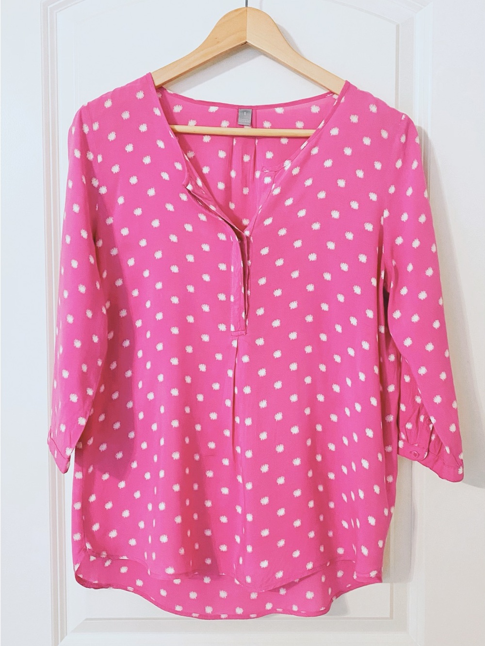 Pink Abstract Print Blouse Women’s Small 3/4 Sleeve V-Neck Career Casual